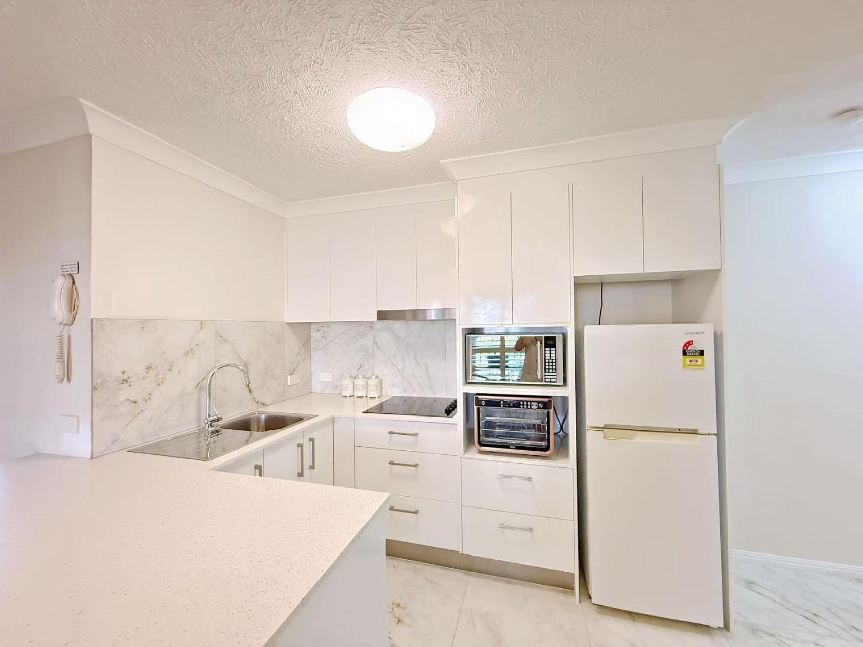 גולד קוסט Karana Palms Resort מראה חיצוני תמונה