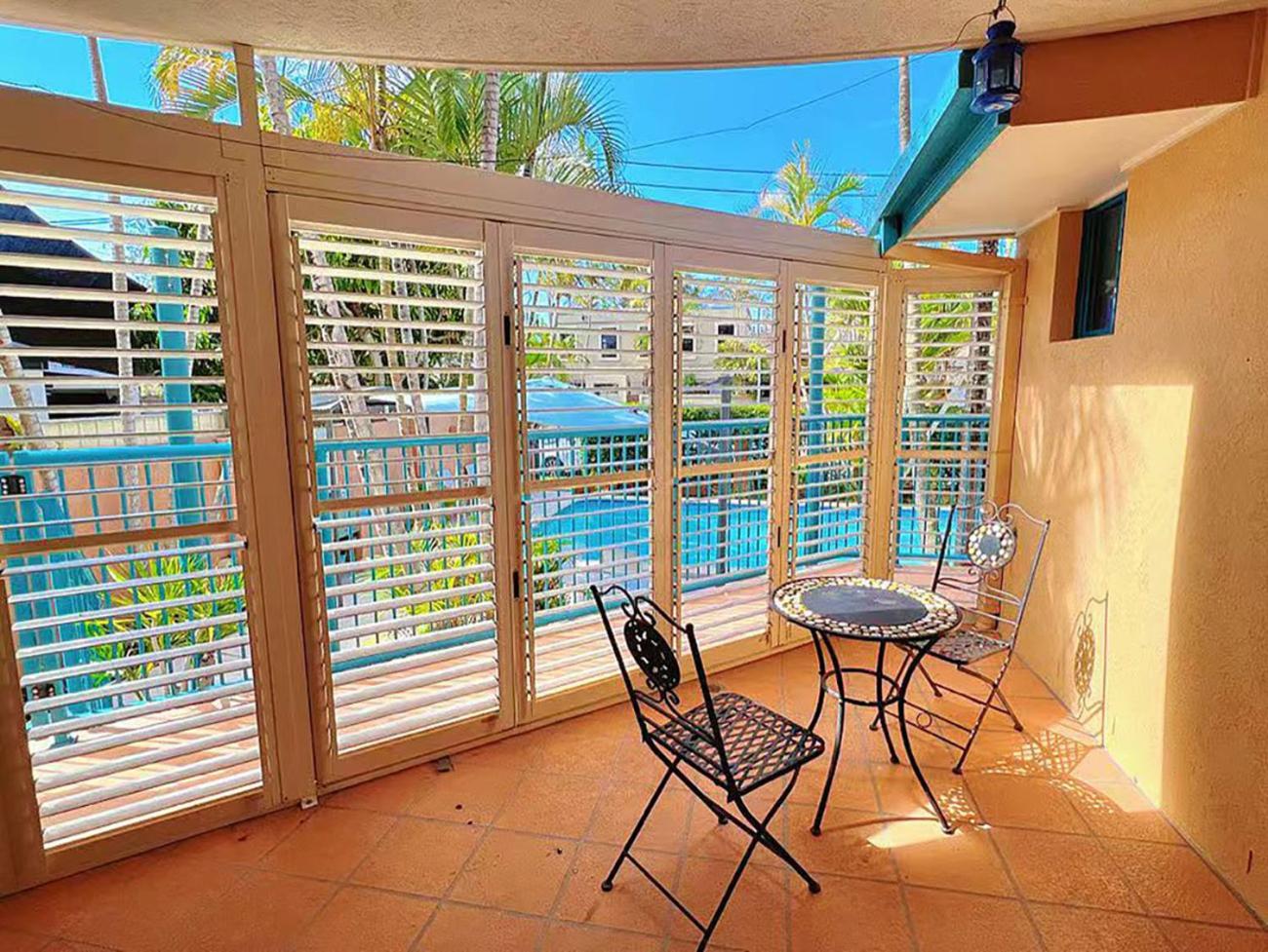 גולד קוסט Karana Palms Resort מראה חיצוני תמונה