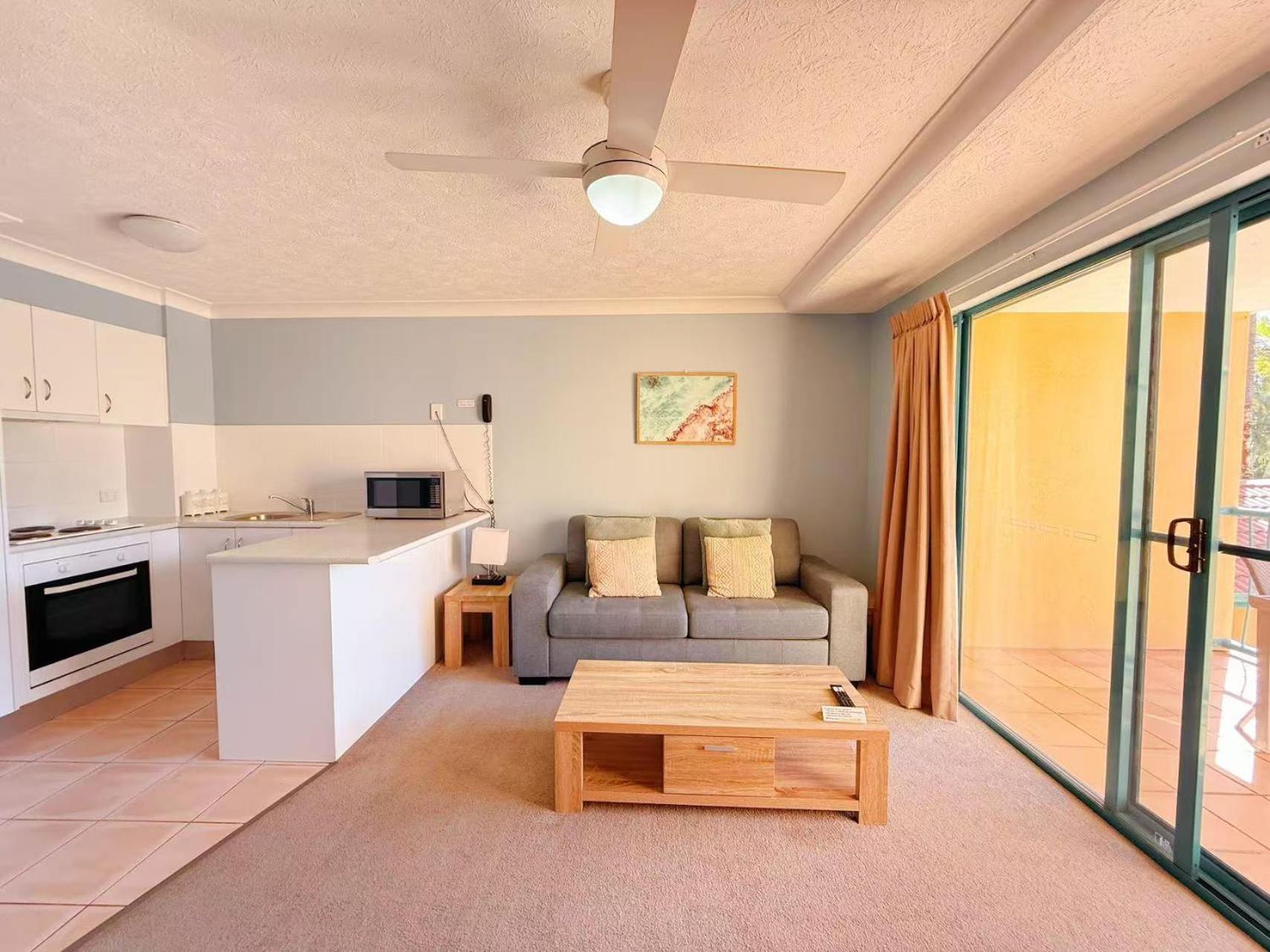 גולד קוסט Karana Palms Resort מראה חיצוני תמונה