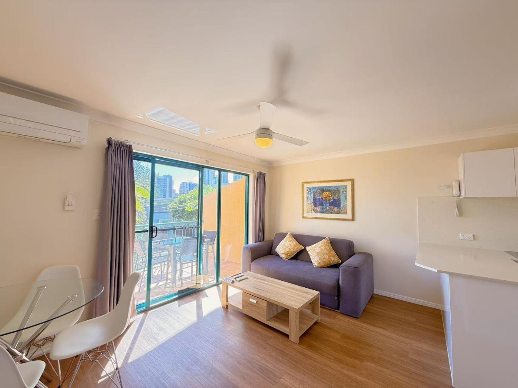 גולד קוסט Karana Palms Resort מראה חיצוני תמונה