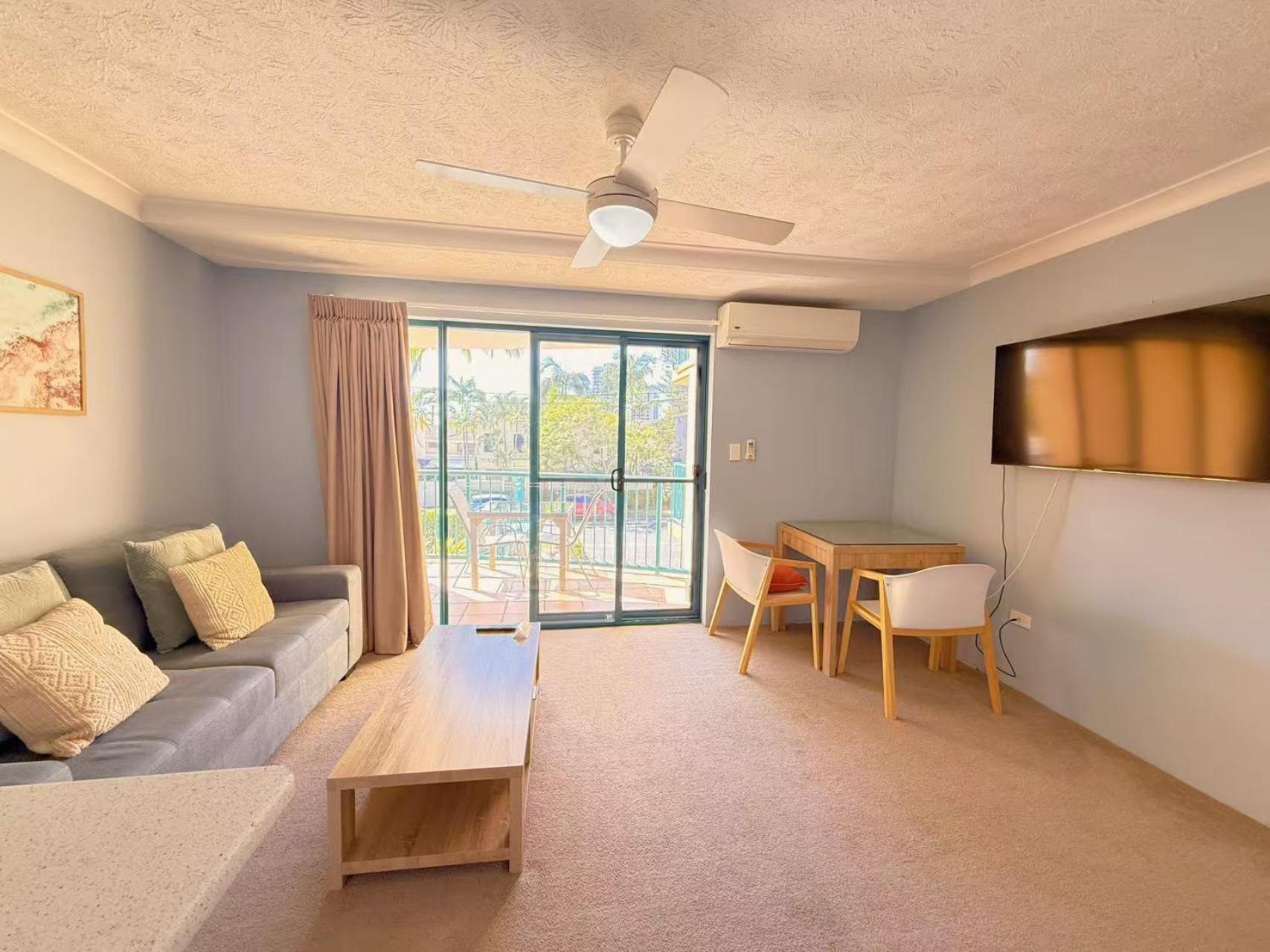 גולד קוסט Karana Palms Resort מראה חיצוני תמונה