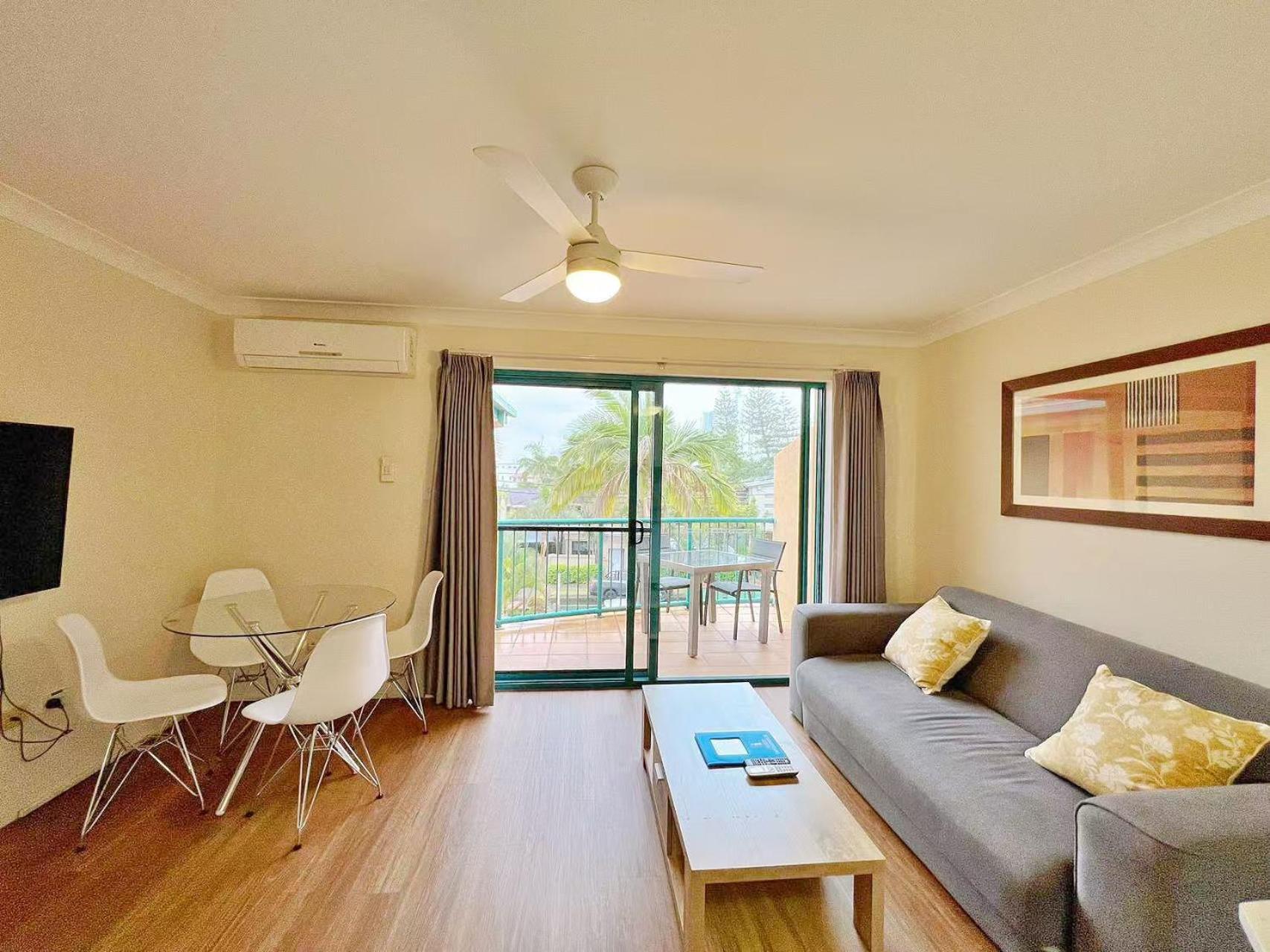 גולד קוסט Karana Palms Resort מראה חיצוני תמונה